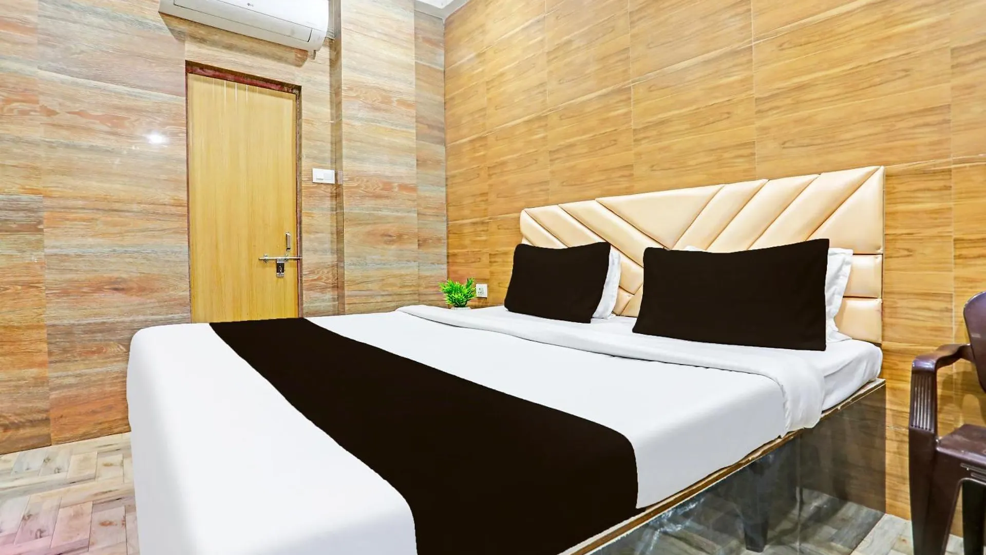 Hotel O Jmd Palace Βαρανάσι