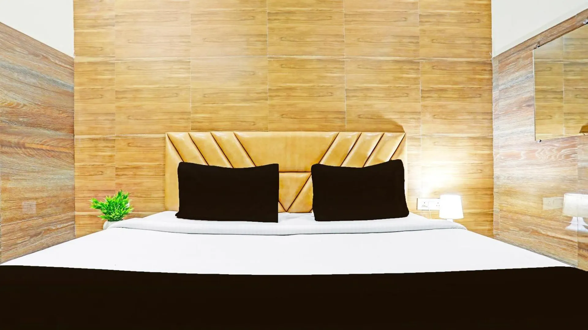 Hotel O Jmd Palace Βαρανάσι 3*,