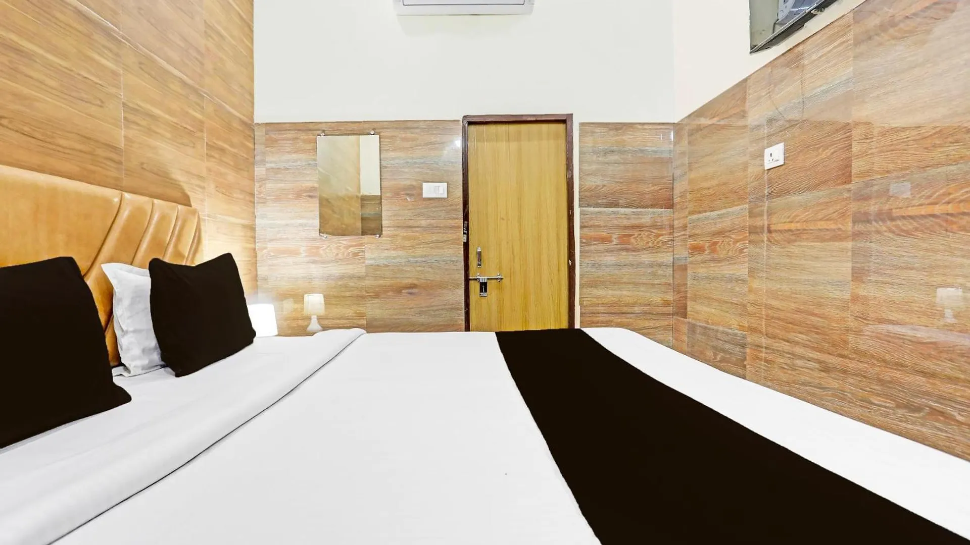 Hotel O Jmd Palace Βαρανάσι