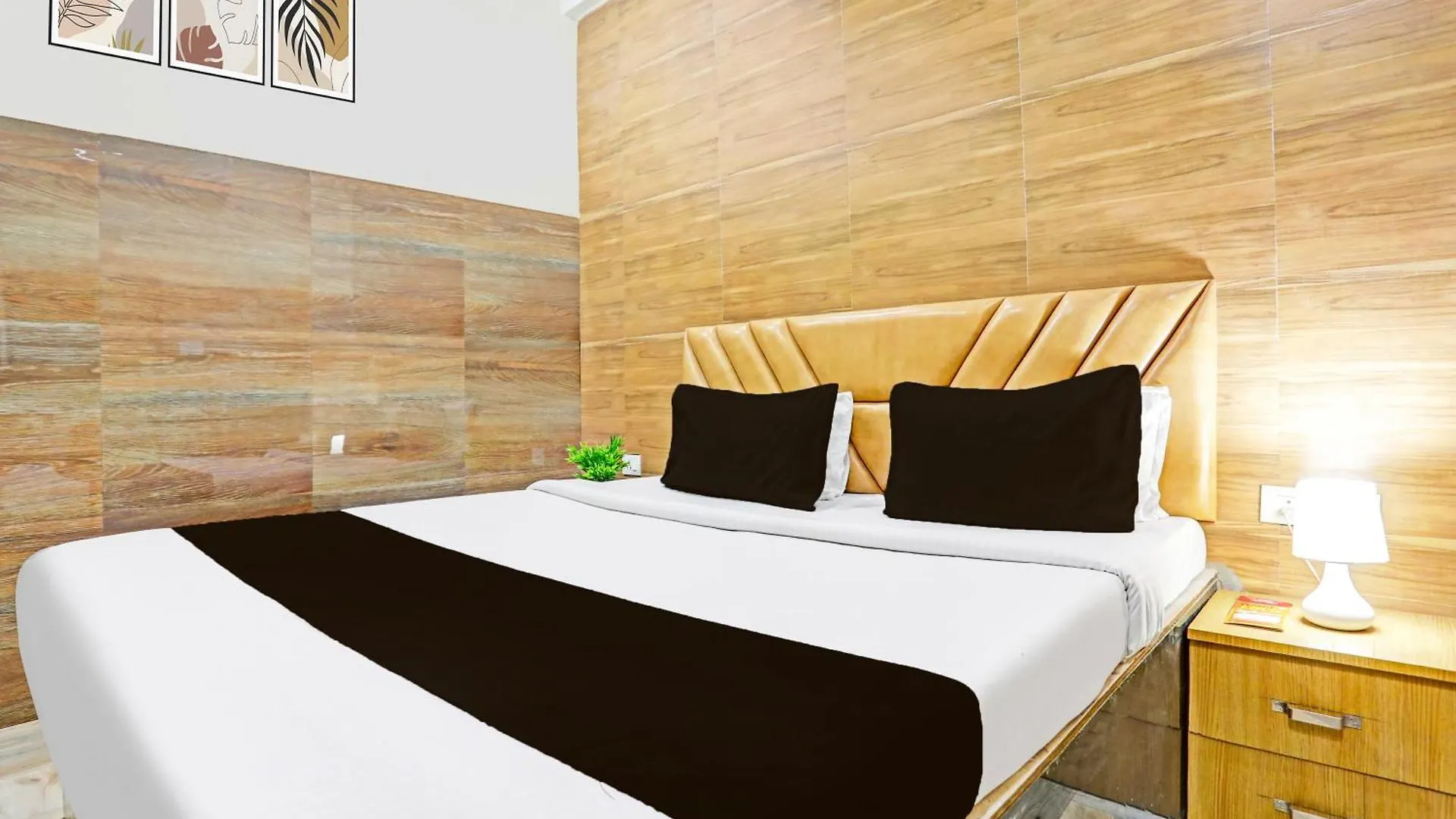 Hotel O Jmd Palace Βαρανάσι